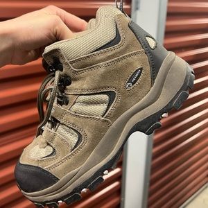 Nevados hiking boots